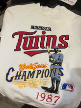 Load image into Gallery viewer, TWINS CHOP SNAP UP FLEECE - BLACK