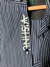 Load image into Gallery viewer, REVERSE HEM BUTTON UP SHIRT 3 - NAVY/BLUE STRIPED
