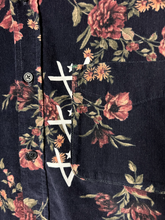 Load image into Gallery viewer, REVERSE HEM BUTTON UP SHIRT - FLORAL
