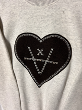 Load image into Gallery viewer, EDGE HEART PATCH CREWNECK - LIGHT ASH
