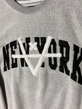 Load image into Gallery viewer, NEW YORK SWEATER - LIGHT GREY
