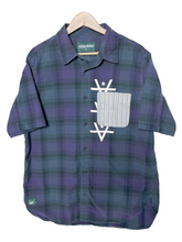 Load image into Gallery viewer, REVERSE HEM BUTTON UP 1 - PURPLE/BLACK PLAID
