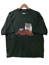 Load image into Gallery viewer, HUNGER TEE - MOSS
