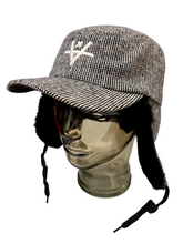 Load image into Gallery viewer, PENCY EARFLAP CAP - BLACK/WHITE
