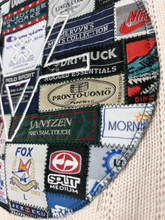 Load image into Gallery viewer, TAG PATCH KNIT SWEATER - CREAM
