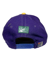 Load image into Gallery viewer, WASHINGTON HUSKIES CAP 1 - PURPLE/YELLOW
